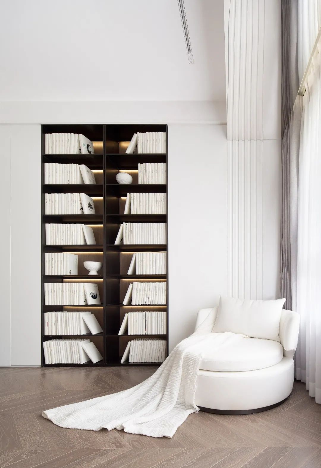 昆明中海雲麓九裡下疊住宅樣板間 | 自然與現代的詩意交織-4