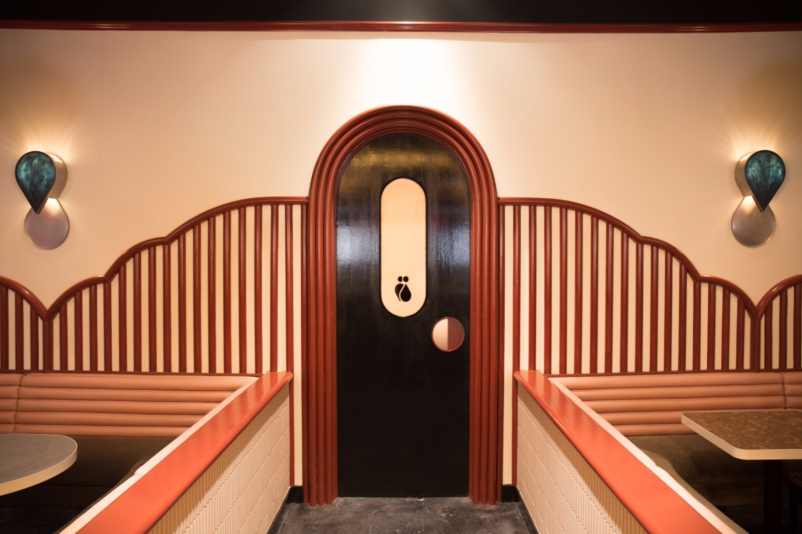 鸡尾酒吧 | 后现代风咖啡吧与维也纳地下酒吧的结合-10