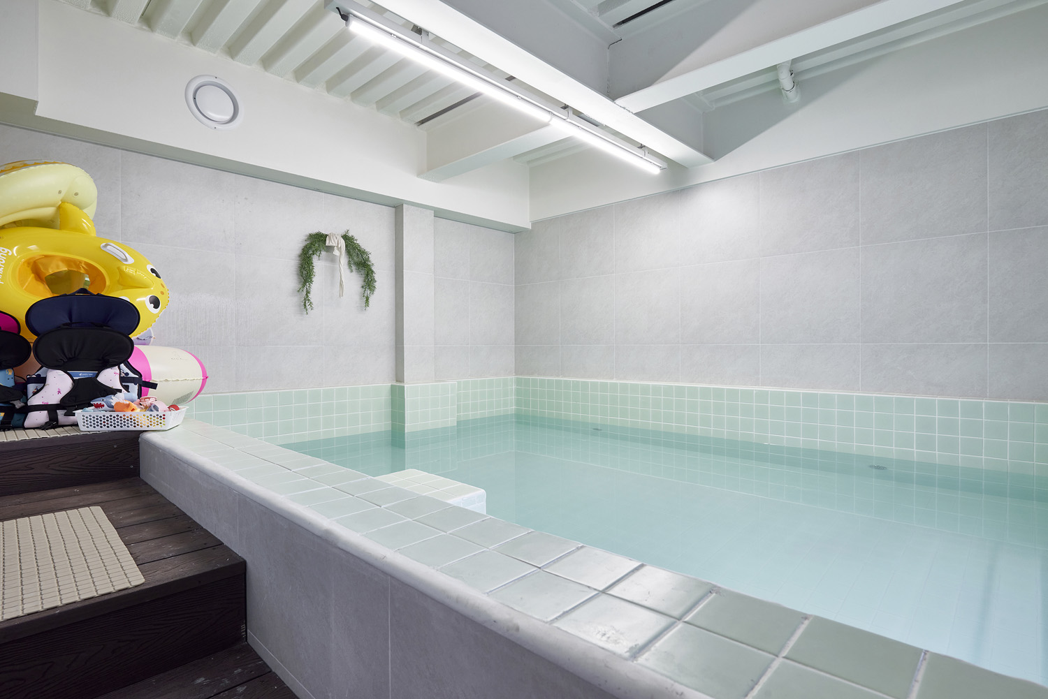 简约白与原木的 67 平亲子公寓-9