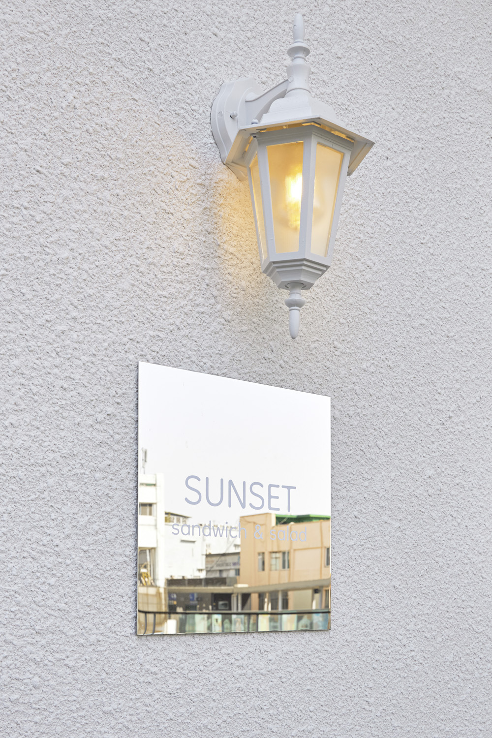 白色与木纹的优雅融合 | 15 坪小空间的精美咖啡厅设计-13