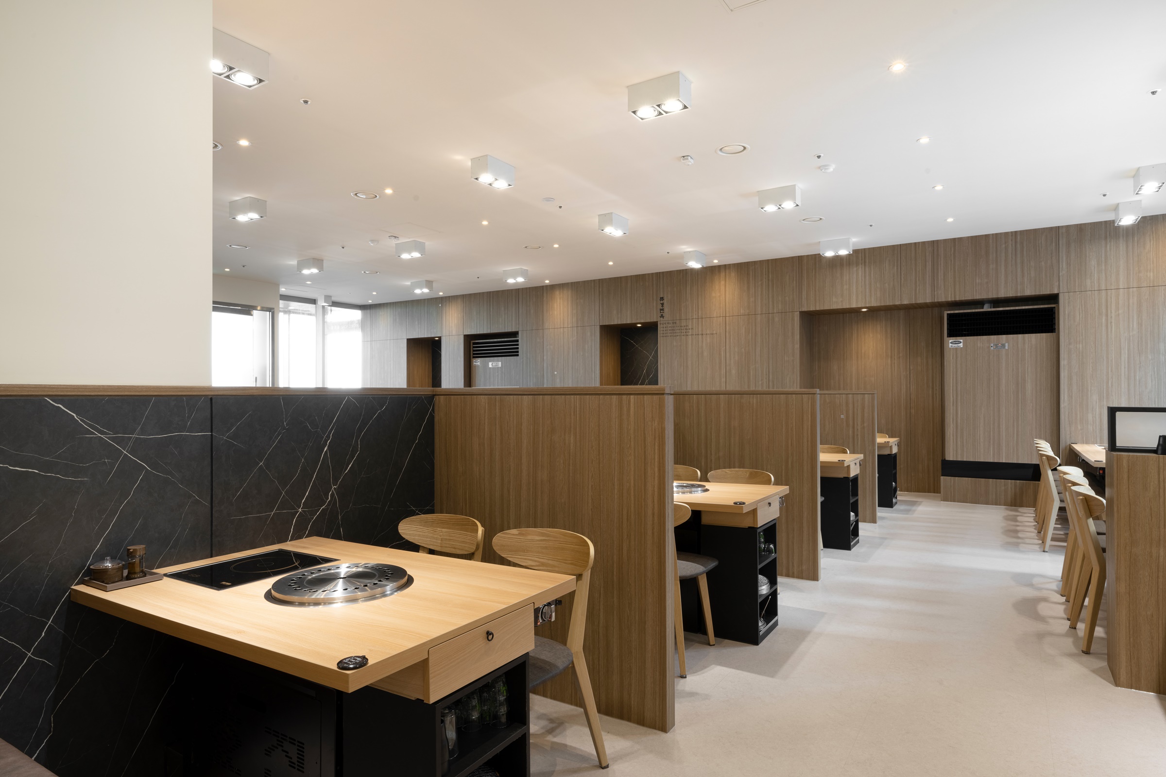 首尔某餐厅 | 极简主义的完美呈现-9