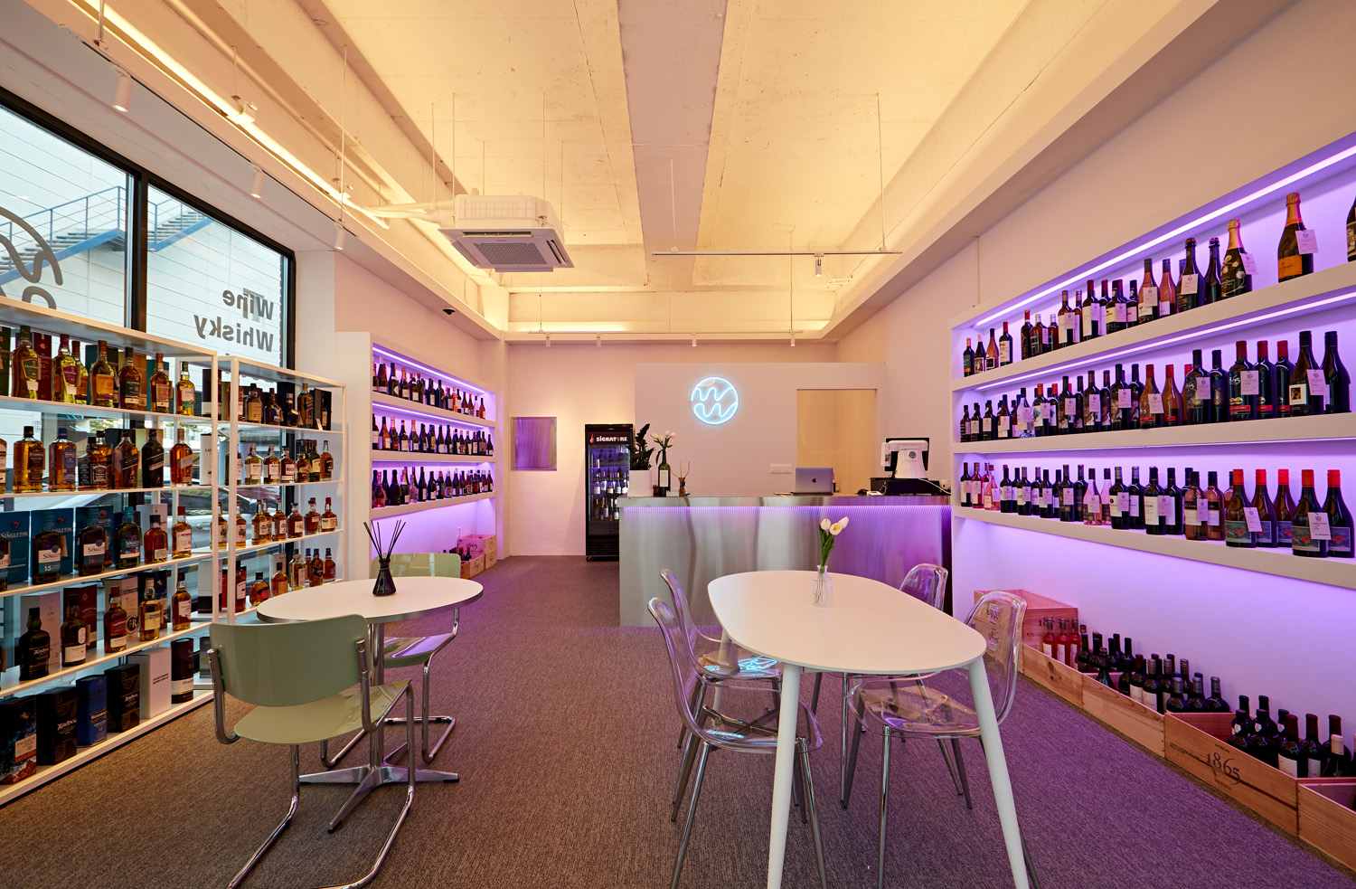 蓝色照明点亮 14 平小空间的室内设计-4