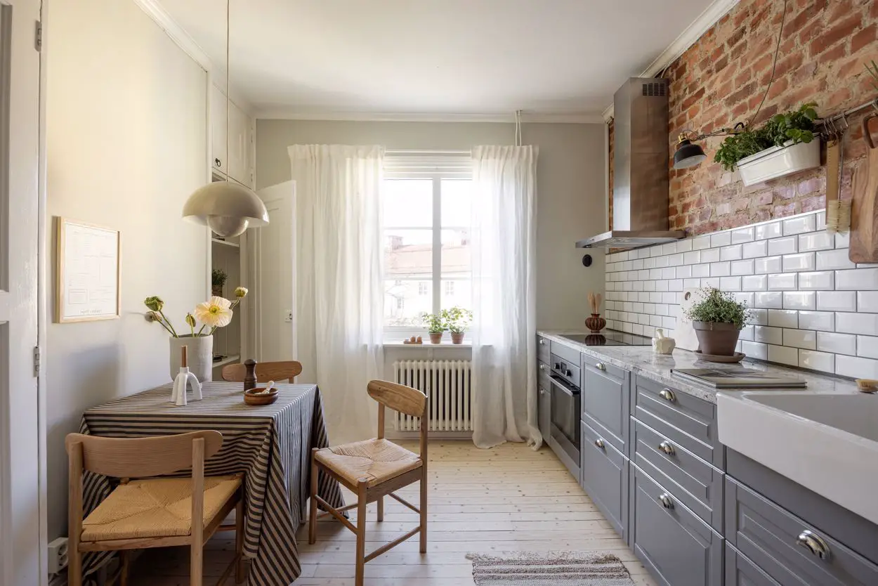 巧妙的屋顶窗 | 瑞典斯德哥尔摩公寓的独特设计-14