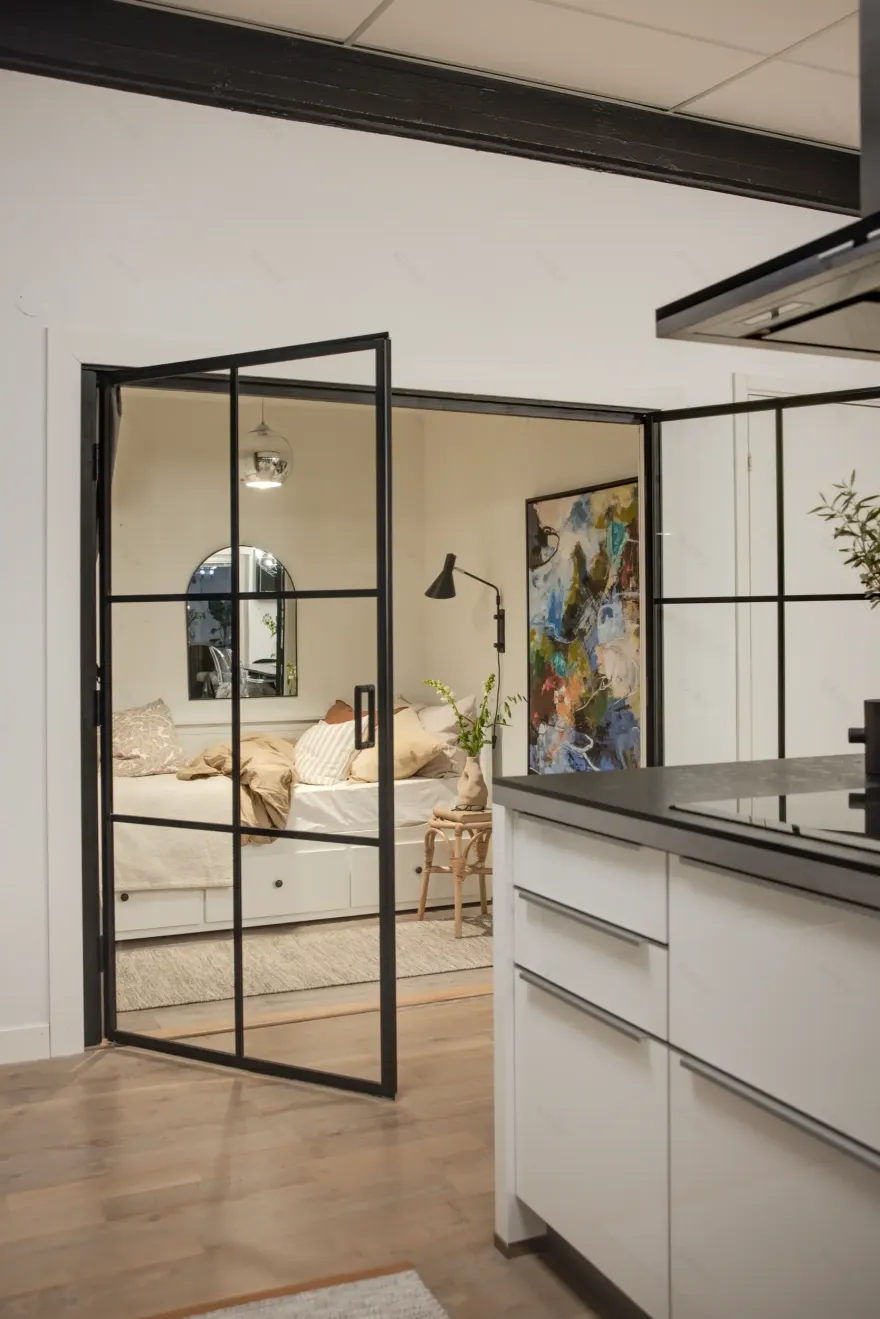 一个不寻常的且宽敞的屋顶下的三居室公寓-2