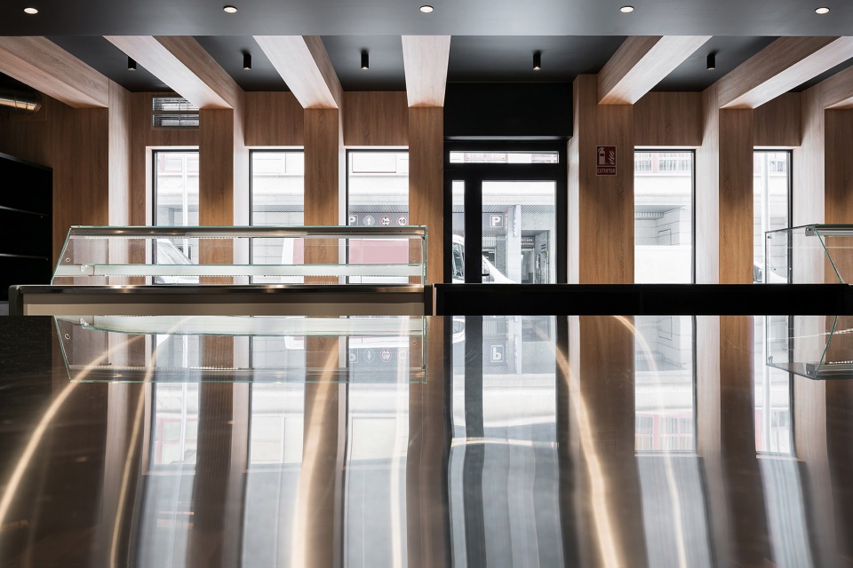 西班牙蓬特韦德拉“Homemade food to take away”快餐店设计-36