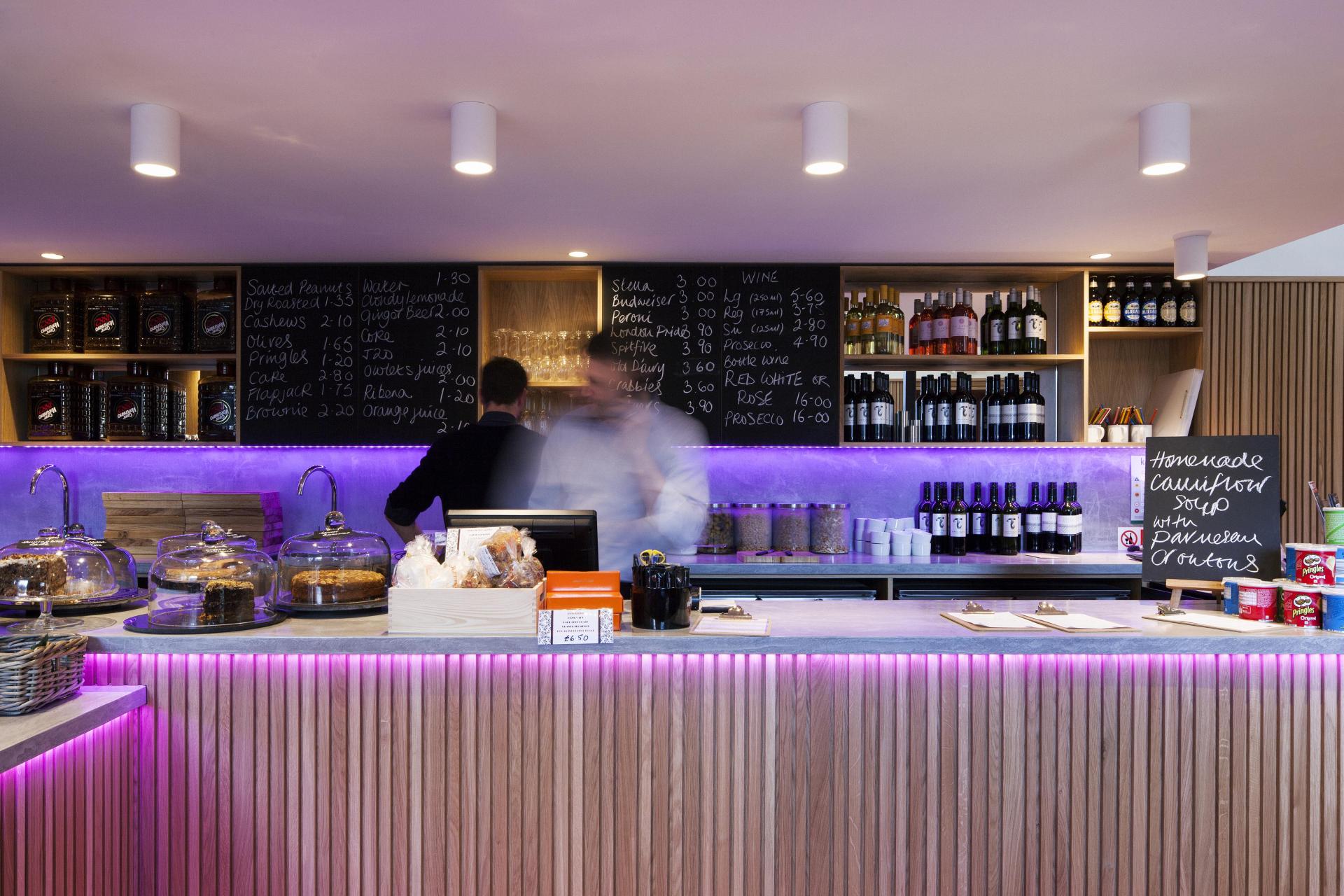 19世纪建筑内的现代电影院设计项目-7