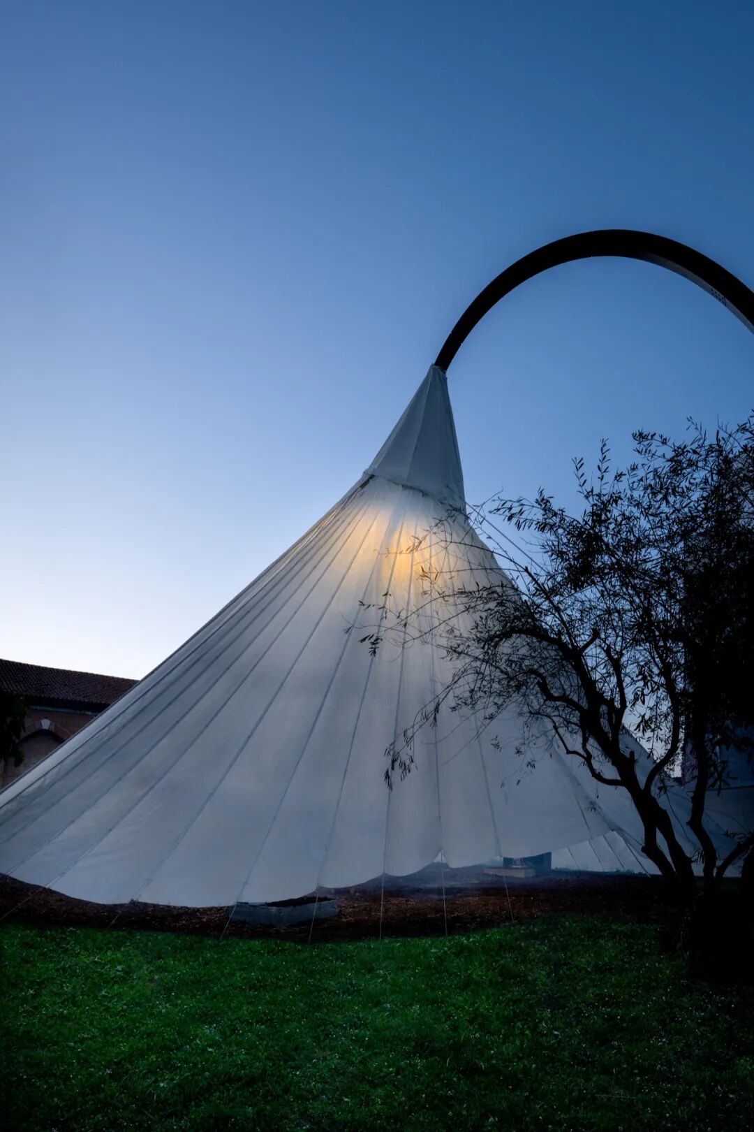 建筑鬼才马岩松，在威尼斯造了一把油纸伞-25