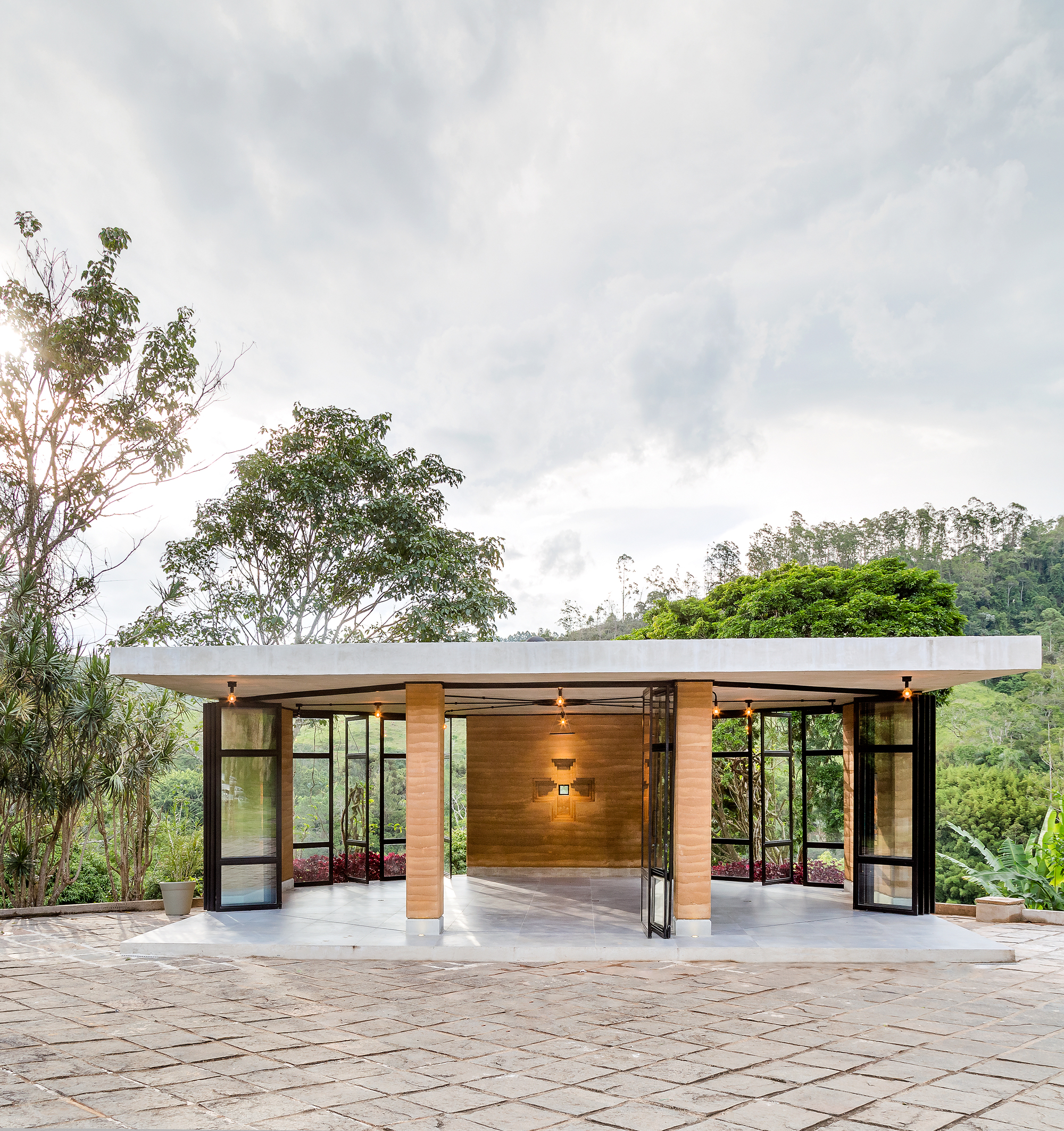 Jesuit Chapel / Solo Eduardo-25