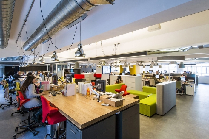 香港JEB国际公司工业风格办公室设计-1