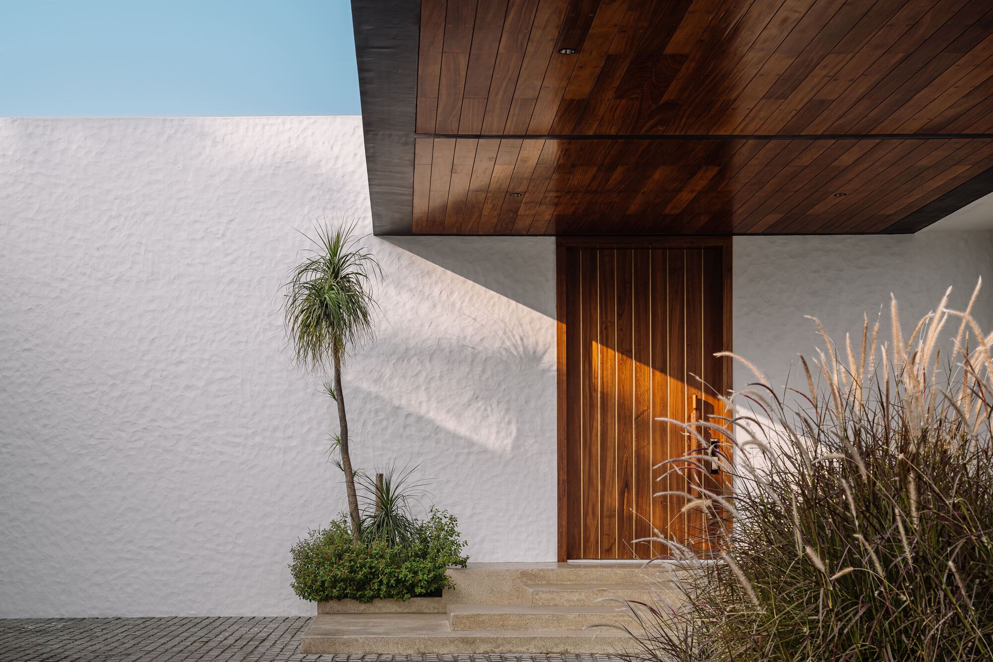 白色的住宅丨印度丨Dipen Gada and Associates-16