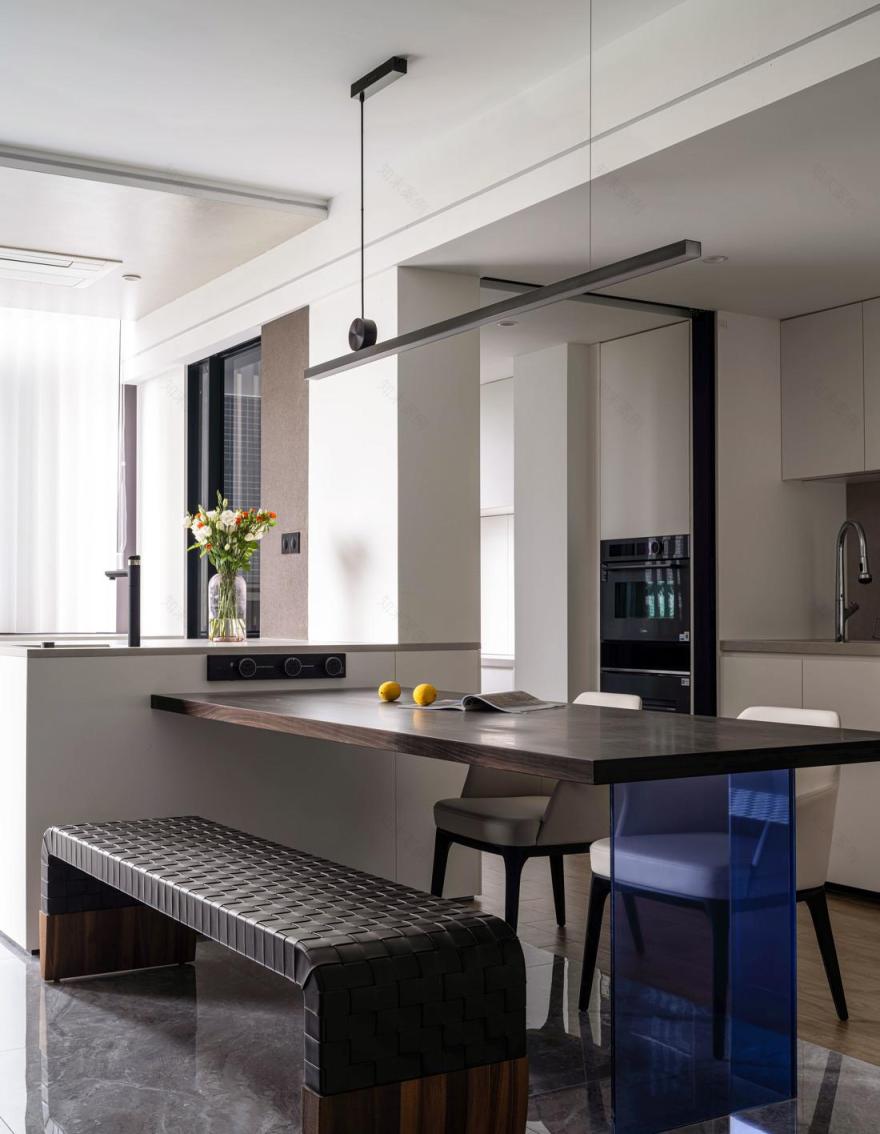 悬空楼梯下的蓝调空间丨中国广州-40