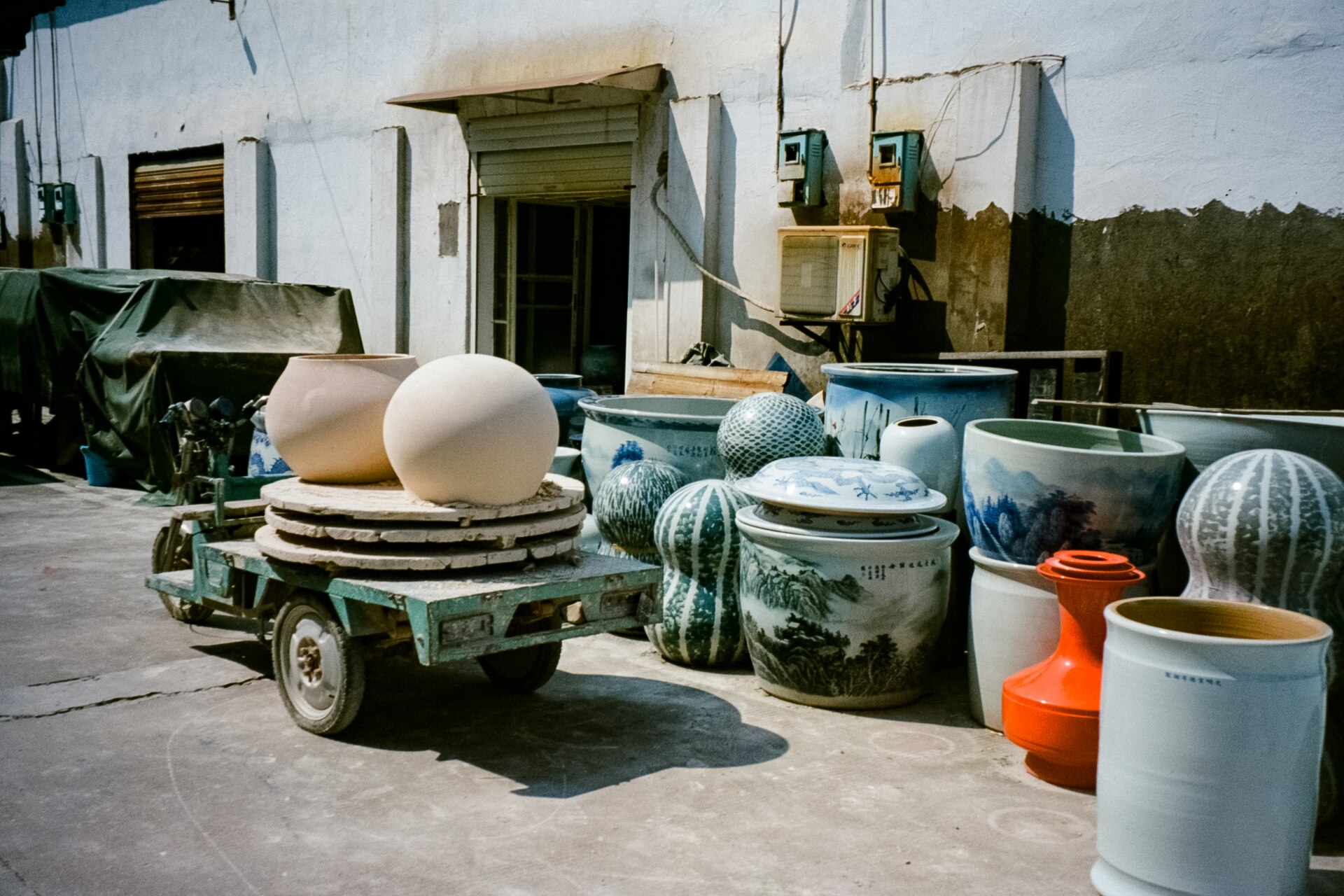 Inside a ceramic artist’s residence to Jingdezhen, China-14