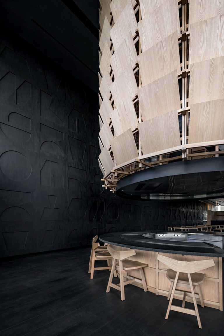 一家設計靈感源於武士盔甲的日式餐廳 - WEHOUSE-7