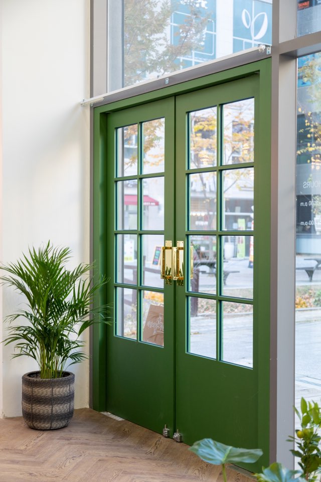 极简 13 坪韩式风格店铺设计，打造温馨时尚空间-9