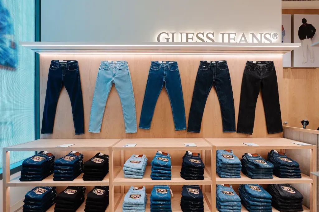 GUESS JEANS 阿姆斯特丹首店丨荷兰阿姆斯特丹丨Nicolai Marciano-11