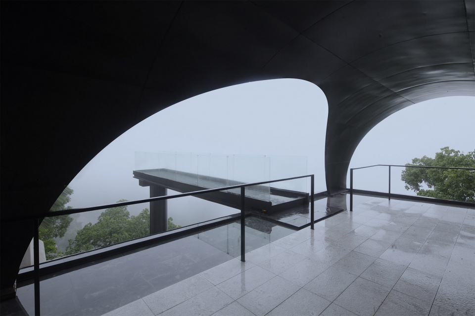 重庆南山“塔可夫斯基式”住宅 | 雾中桥梁的魔幻建筑体验-26