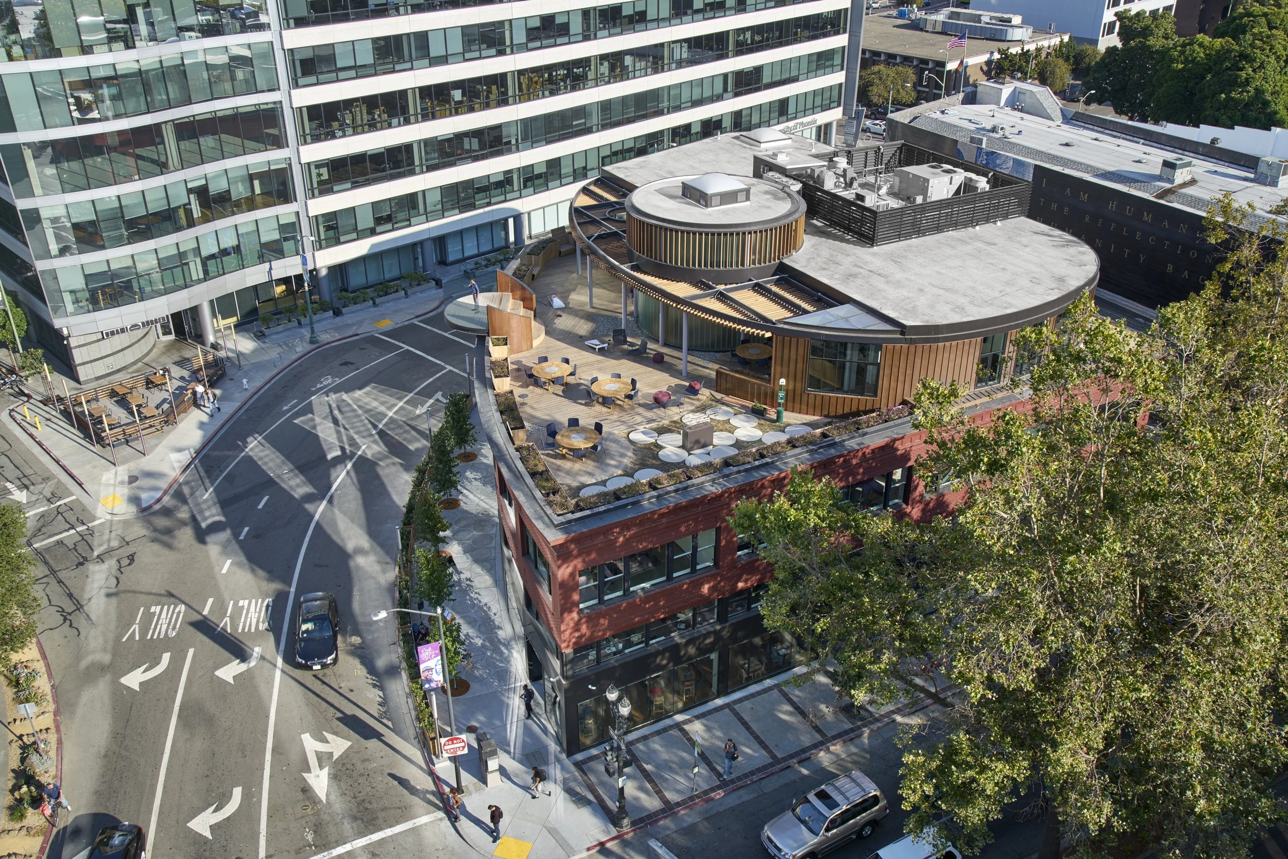 连接开放民主，Kapor 中心打造温馨社交空间-19