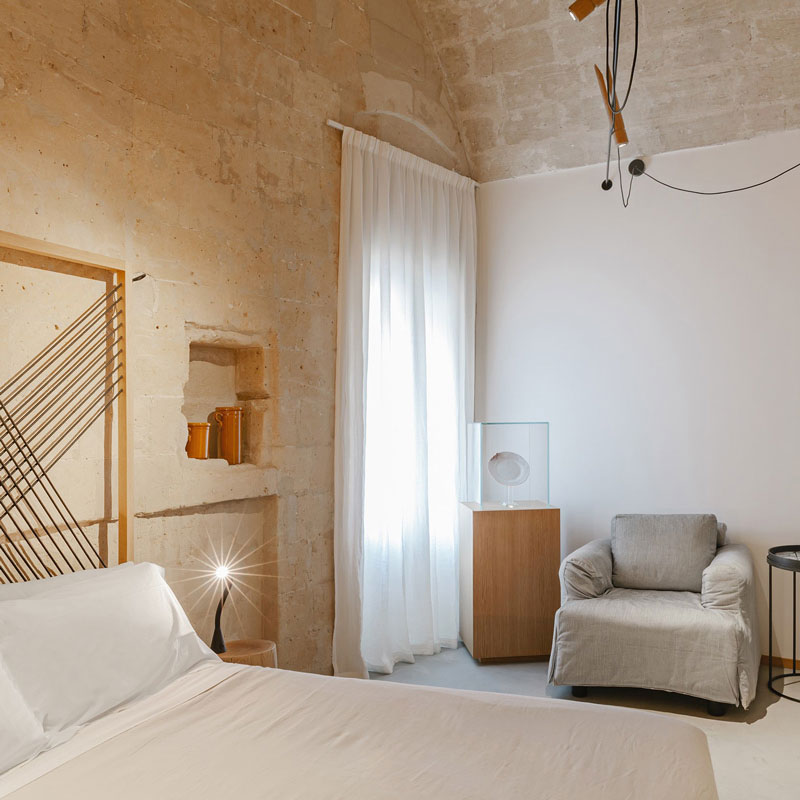 火山岩墙壁和古董花瓶：意大利的艾马斯特里迷你酒店-9