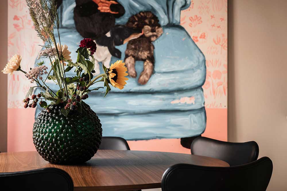 瑞典 48 平米趣味公寓 | 暖色调与幽默壁画完美结合-15