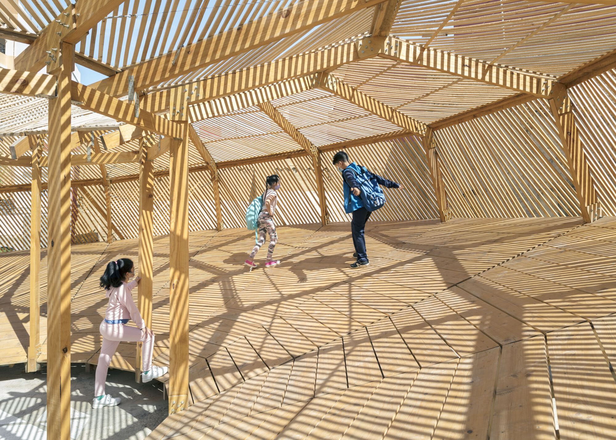 Zona Santiago 户外教室丨西班牙丨Bernat Ivars + Mixuro-14