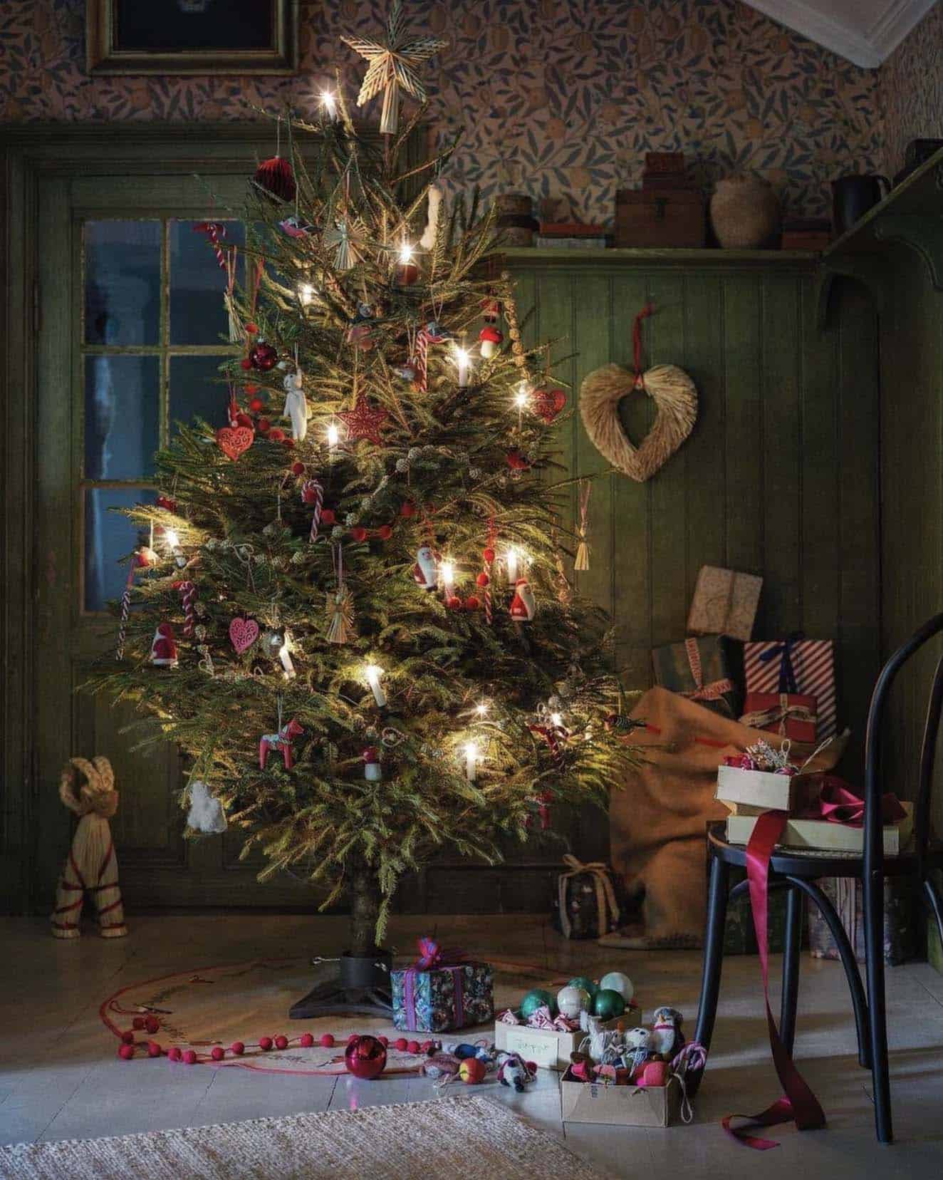 Wishing You A Very Merry Christmas: 80 Decorating Ideas To Inspire-80