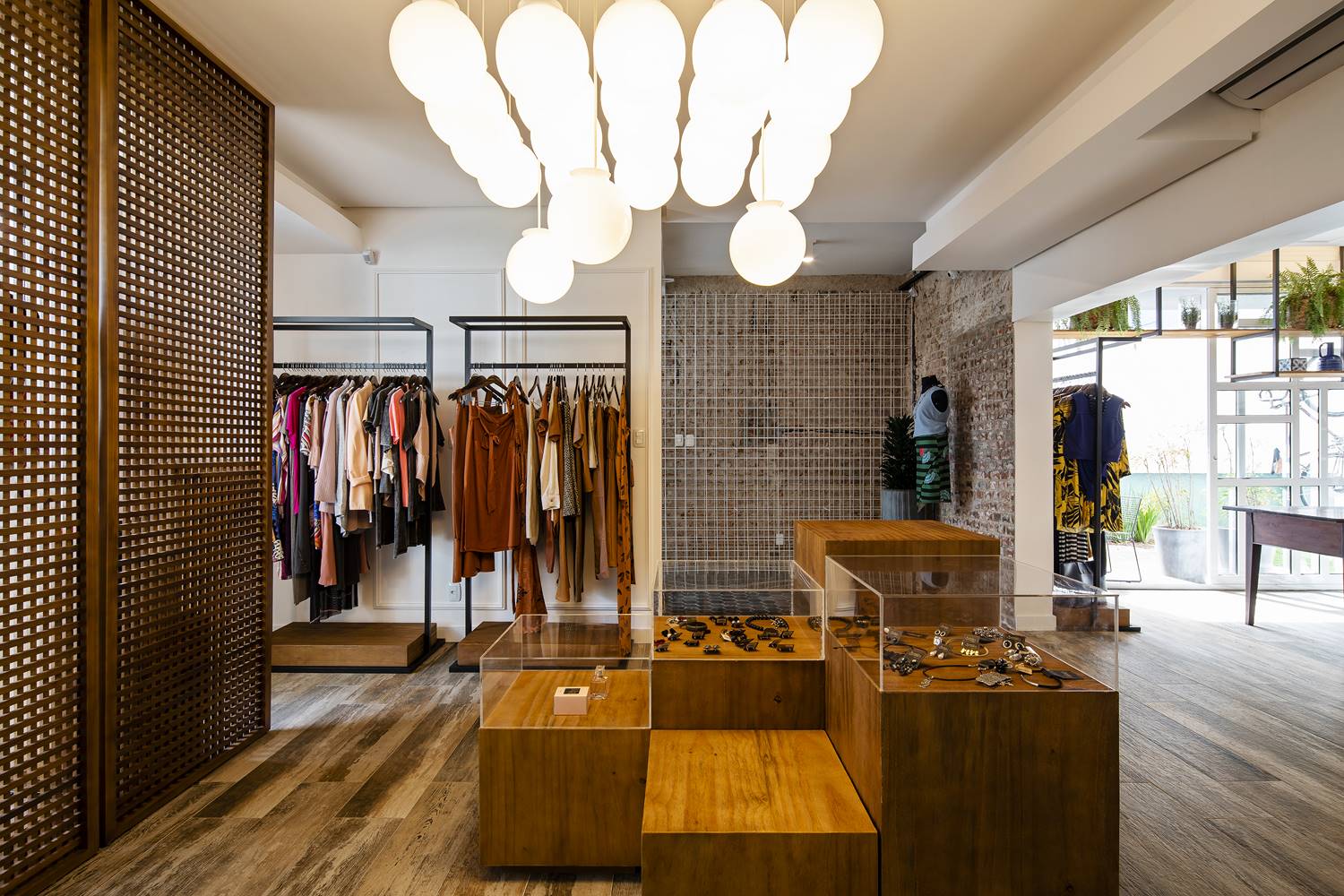 "Forma Arquitetura 打造‘苹果与肉桂’品牌服装店,展现自然简约之美"-7