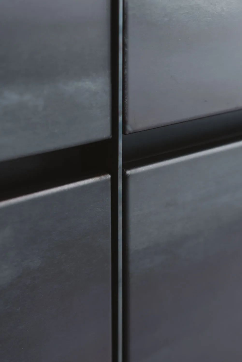 红砖与白线的精致碰撞——比利时安特卫普古典公寓设计-11