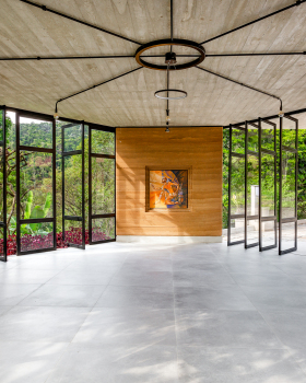 Jesuit Chapel / Solo Eduardo