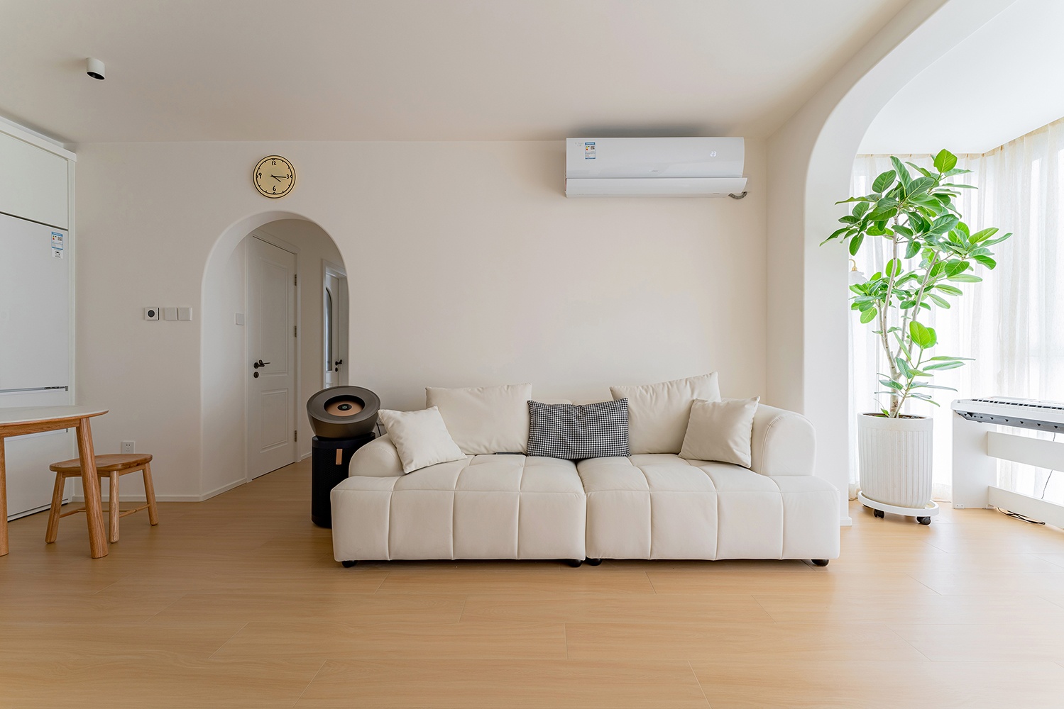 奶油原木一落地，温馨色调+耐用质感，放大30㎡的效果就有了~-13