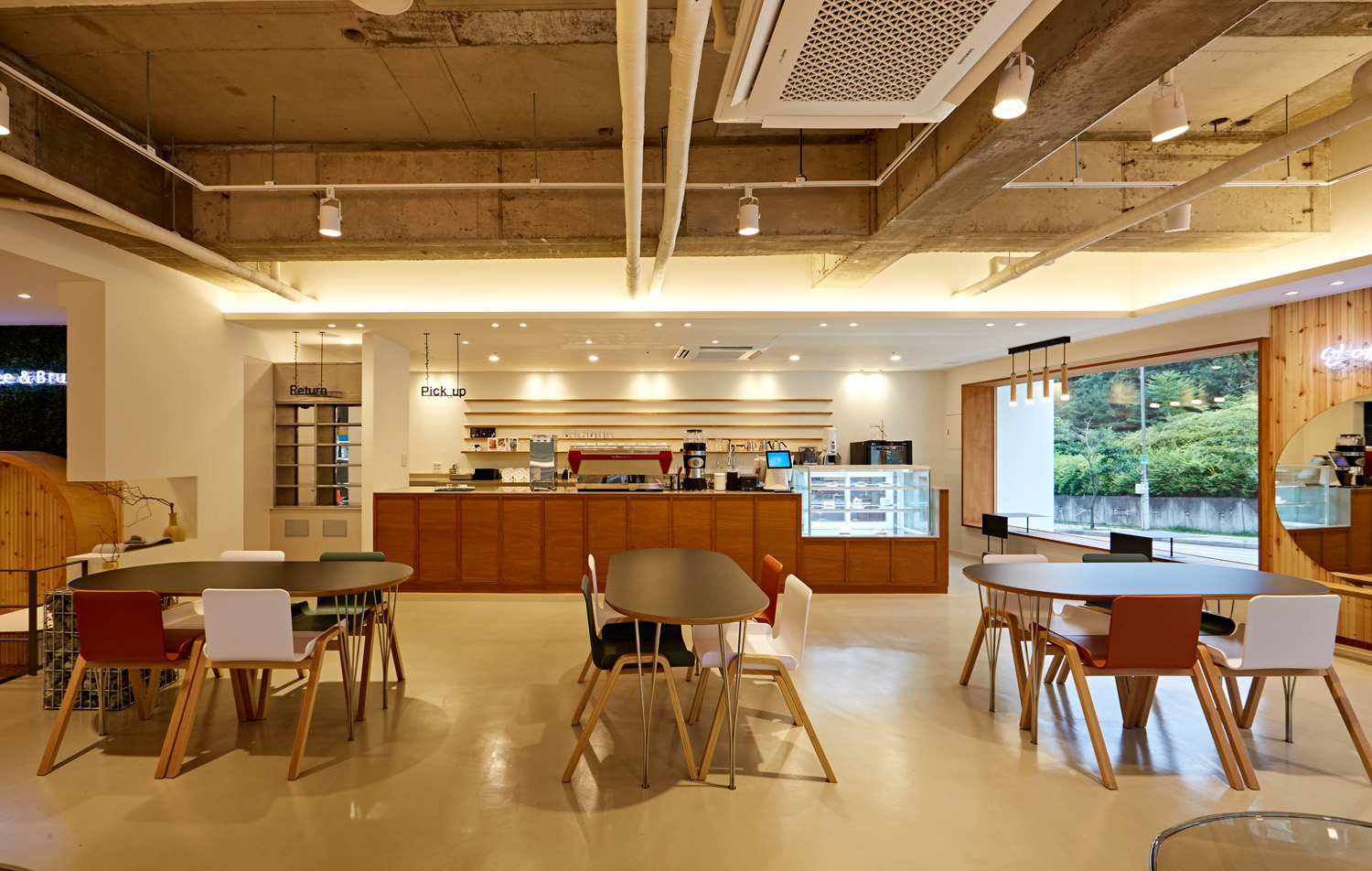 现代简约风白&木 44 平咖啡厅设计-7