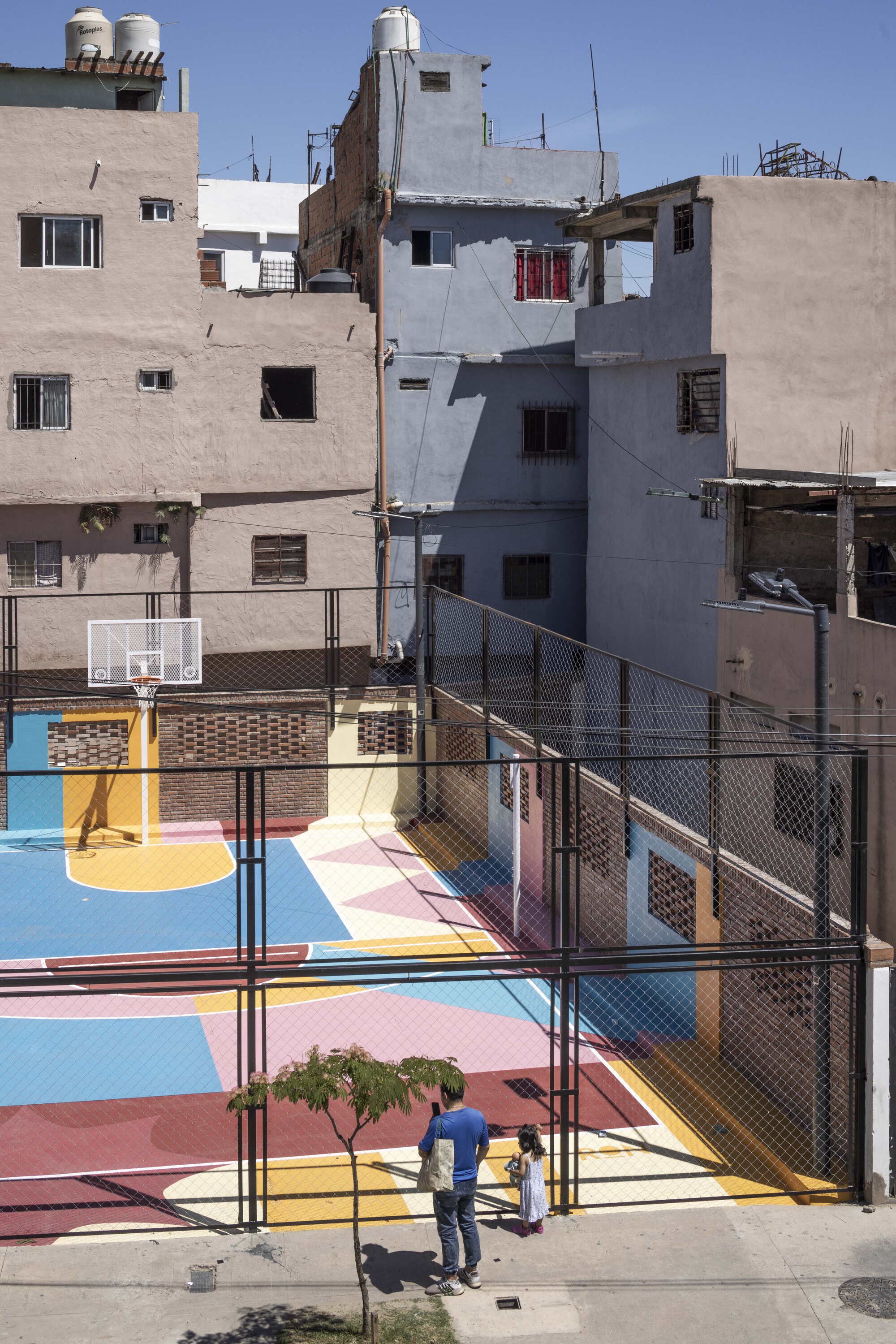 阿根廷首都貧民窟的綠色蛻變：從廢棄鐵道到安全、永續公共空間，Playón de Chacarita 社區協力計畫，為都市更新帶來新典範，打造韌性家園 | FAM-25