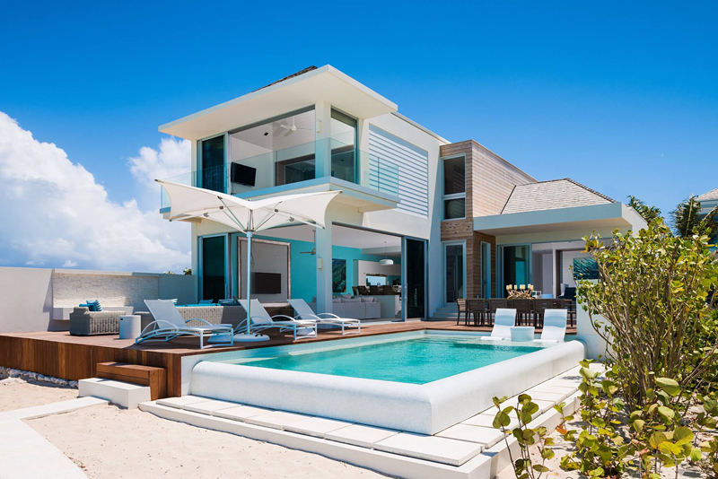 Luxury oceanfront home Villa Helios created by Long Bay Beach Club to complement turquoise views 长湾泳滩俱乐部建造豪华海滨别墅Helios以补充绿松石景观-27