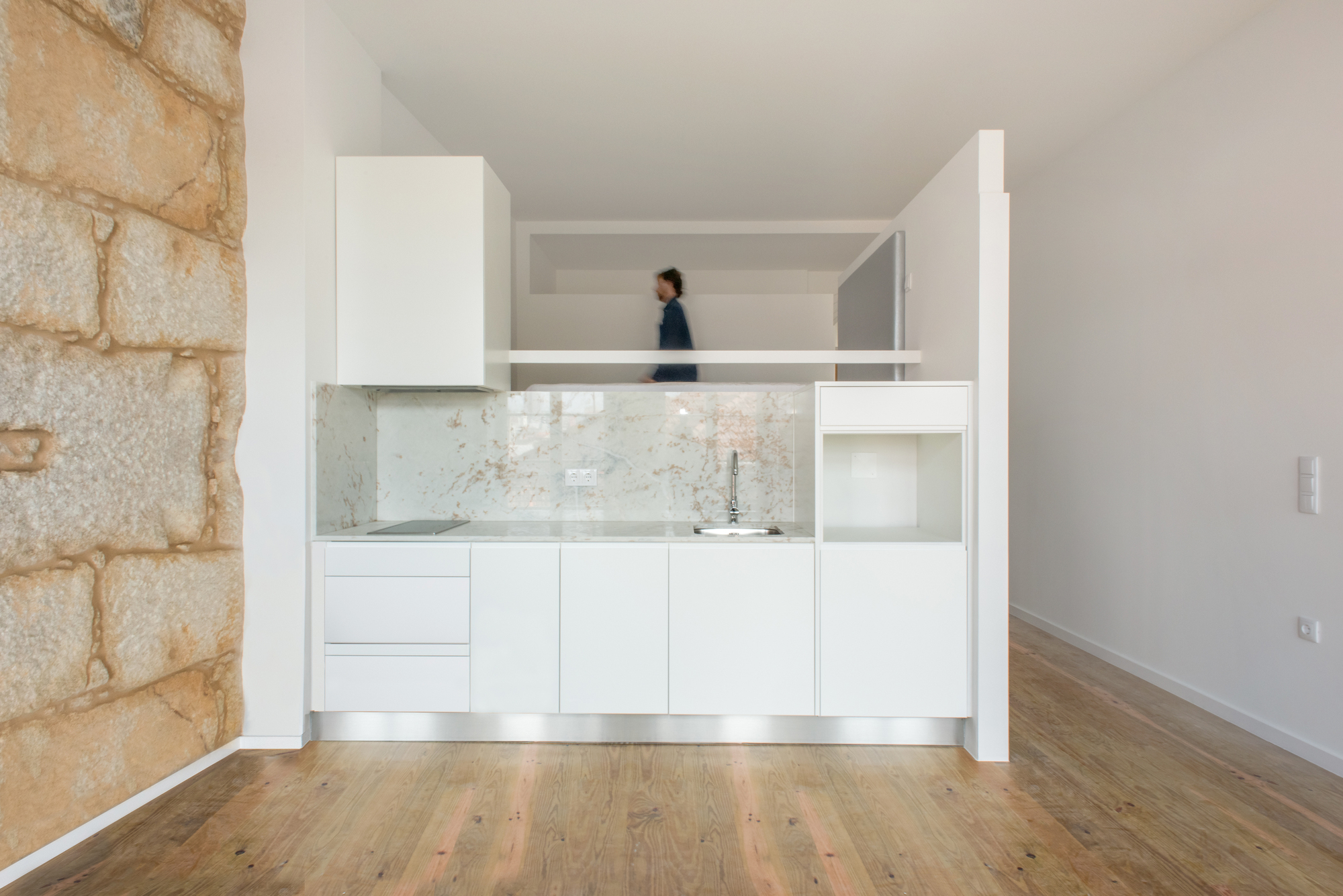 4 Apartments in Porto / Atelier Pupa-18