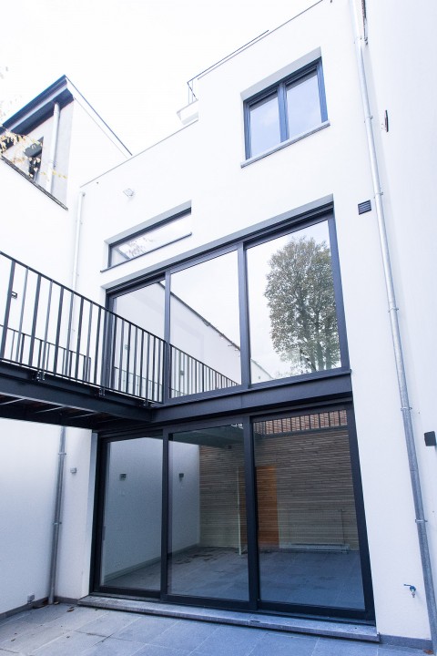 一座独栋住宅改造成4套住房的翻新项目-2