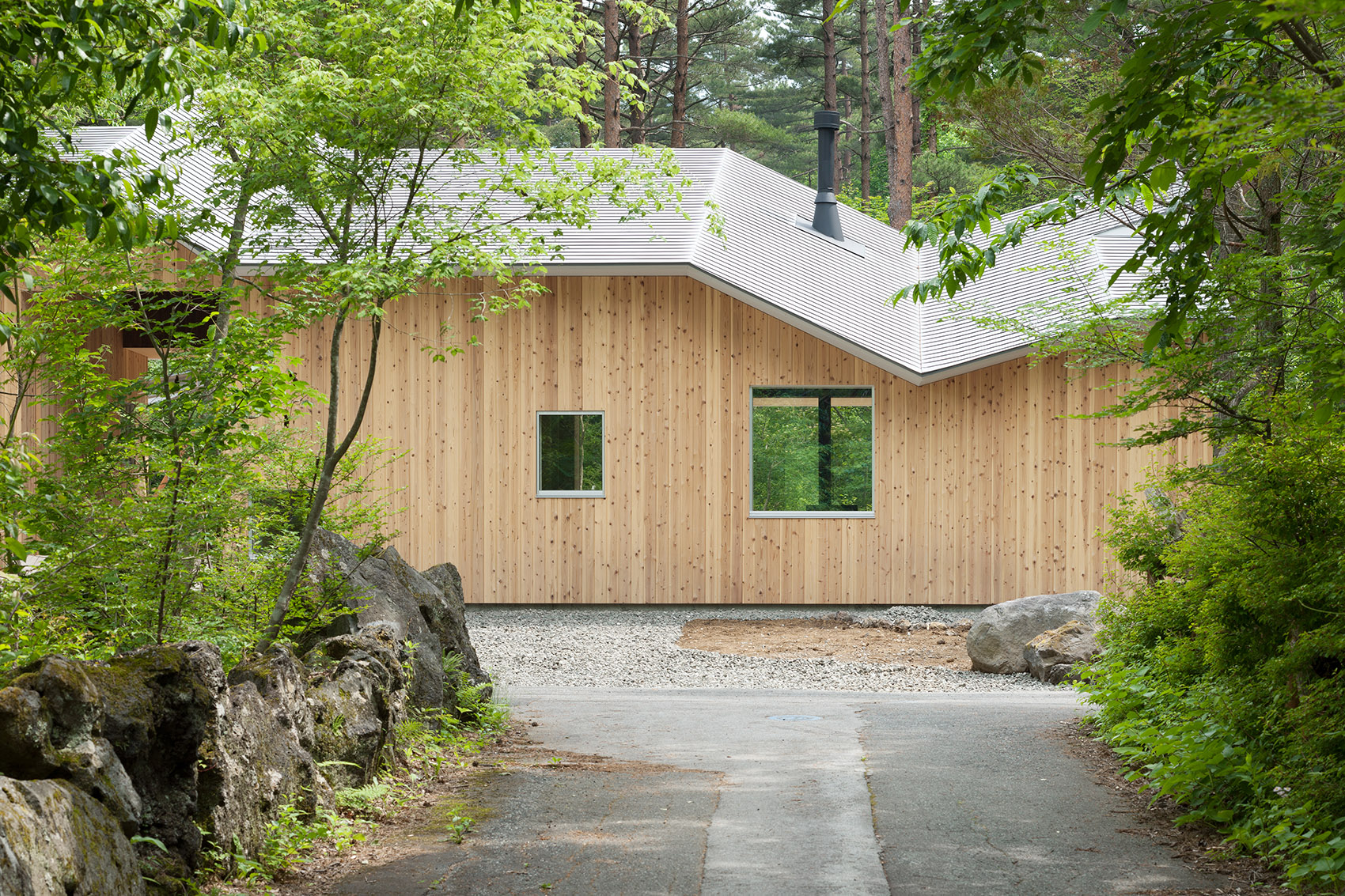 富士山上的折顶屋，日本 / Hiroki Tominaga – Atelier-1