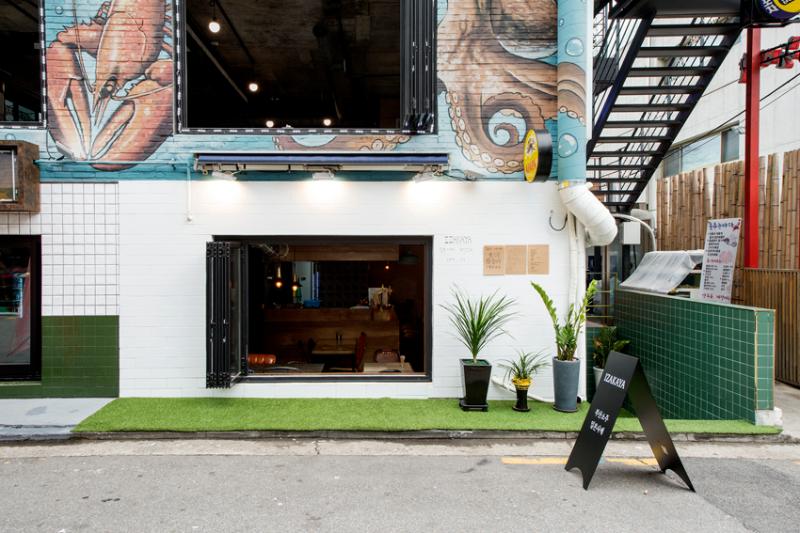 15 坪地下室酒馆，裸露混凝土打造简约工业风-2