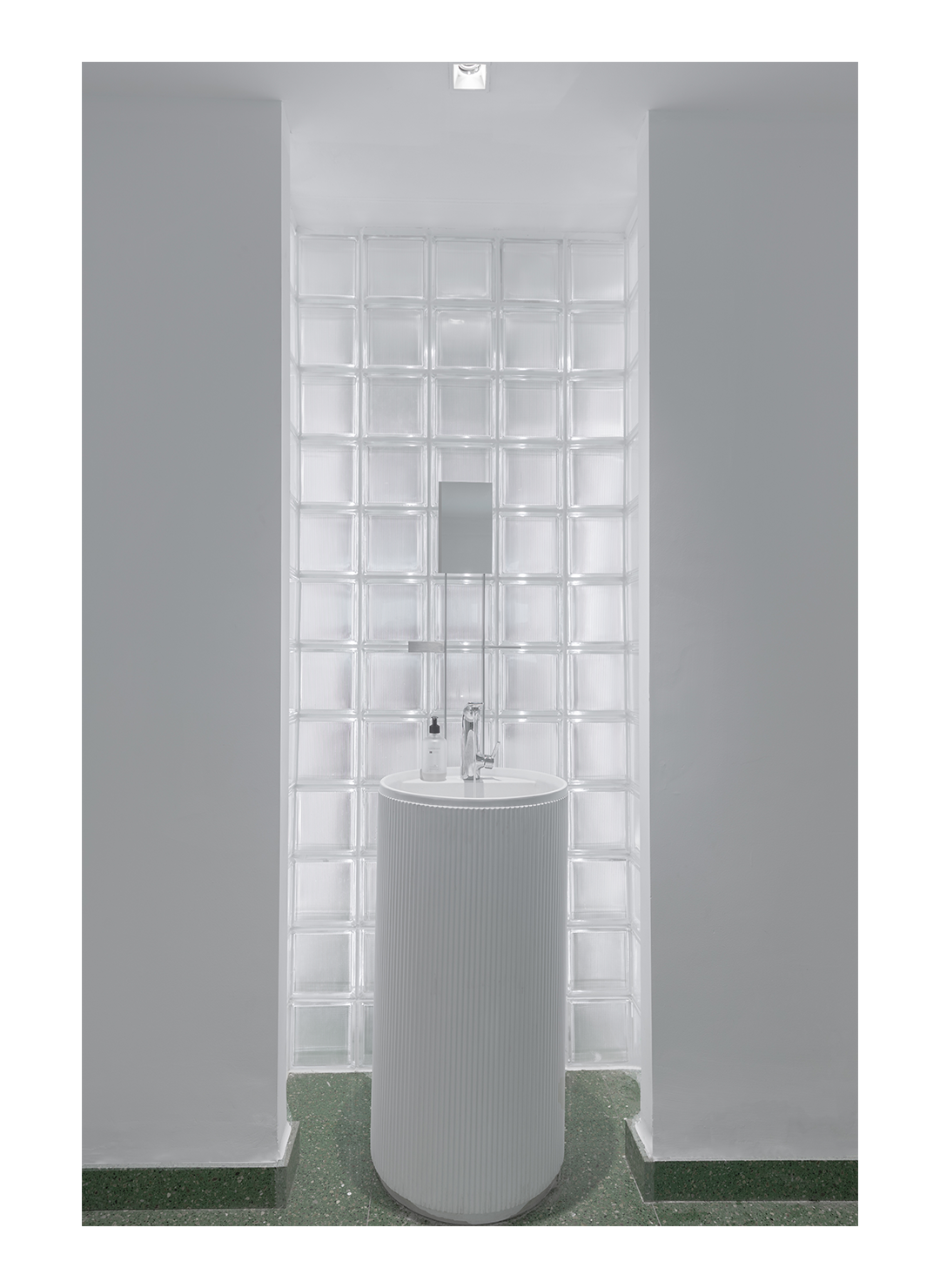 CONCISE-WHITE | 服装工作室-19