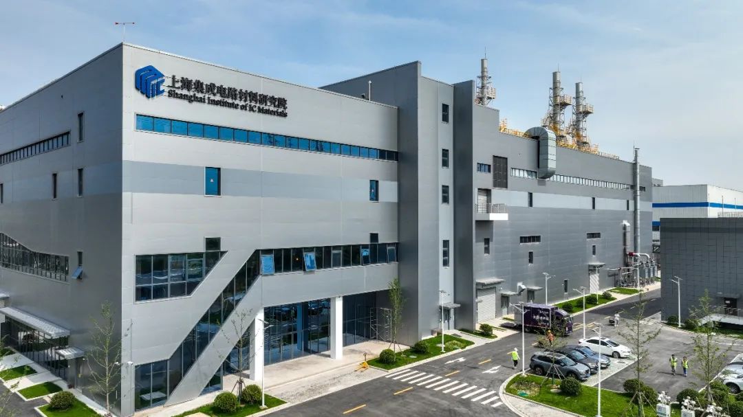 精益建造赋能“东方芯港”！中建八局为上海临港再建一座战新产业园区-20