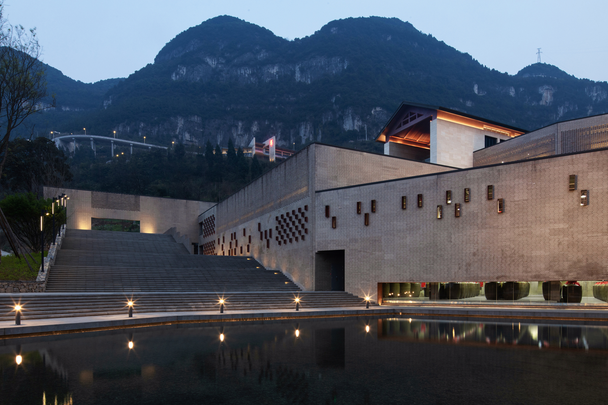 二郎郎酒庄园酒库-3