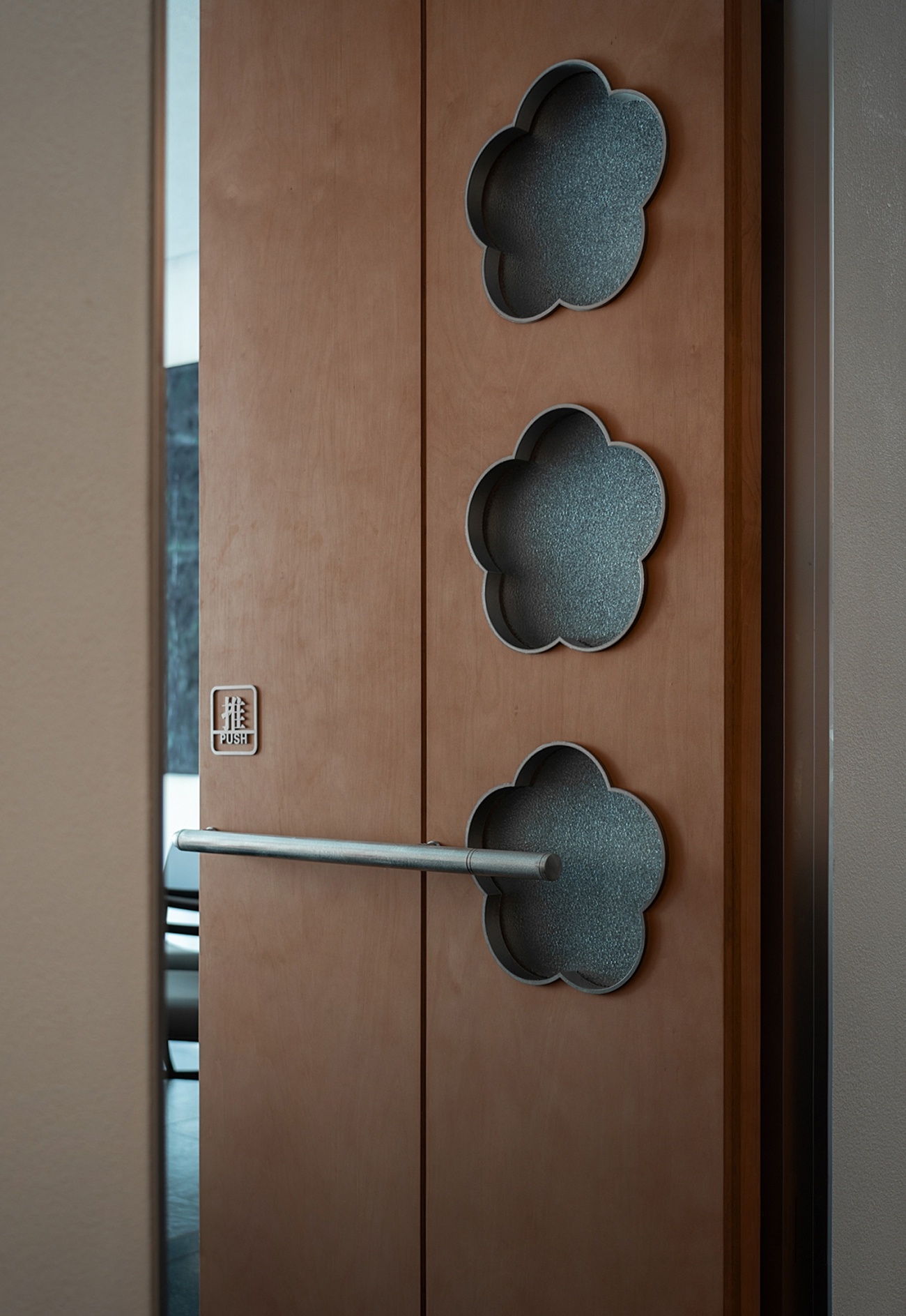 杨氏青 · 百家湖店丨中国南京丨IN.X屋里门外设计-53