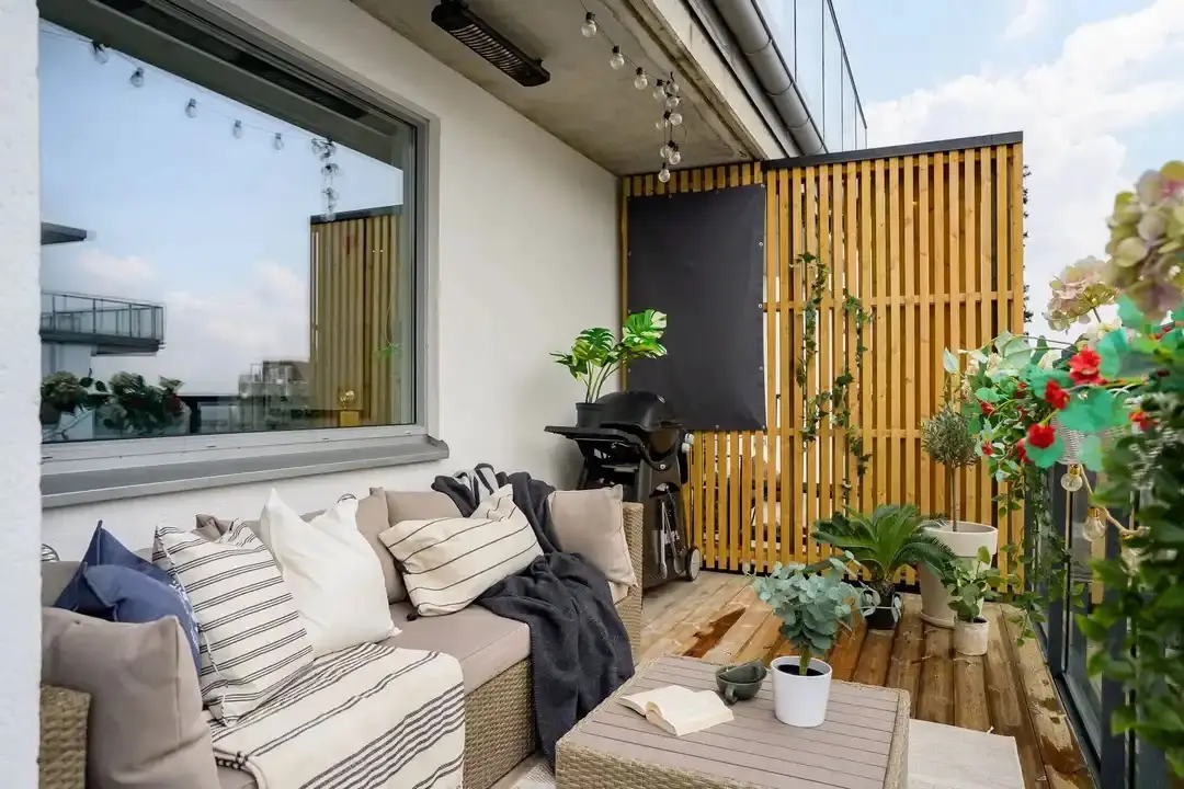 瑞典马尔默 54m2 公寓 | 玻璃卧室与温馨海景-13