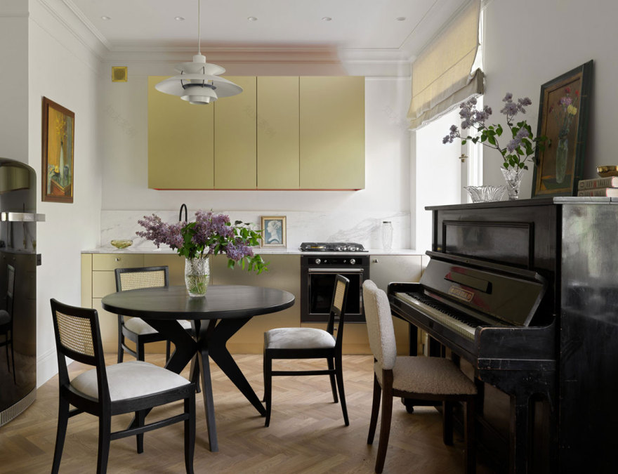 莫斯科中心斯大林建筑中女演员的复古公寓-1