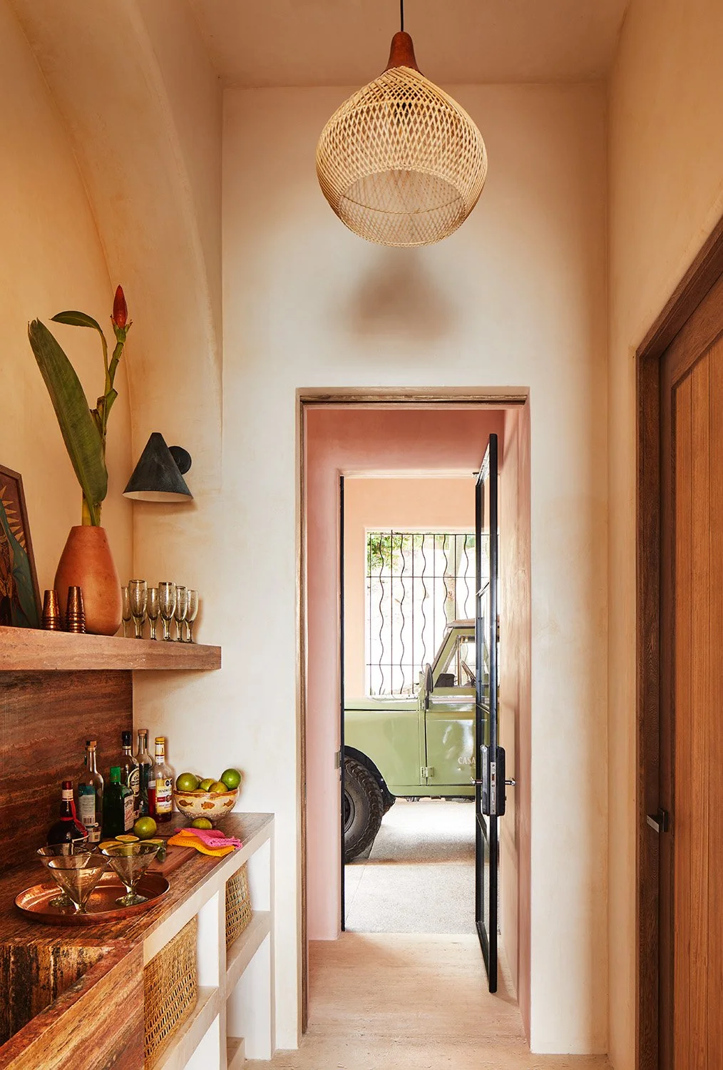 玫瑰宫

注：Casa Rosada 通常指位于阿根廷布宜诺斯艾利斯的总统府，因其建筑外观多为粉色（玫瑰色）而被称为玫瑰宫  丨墨西哥-66