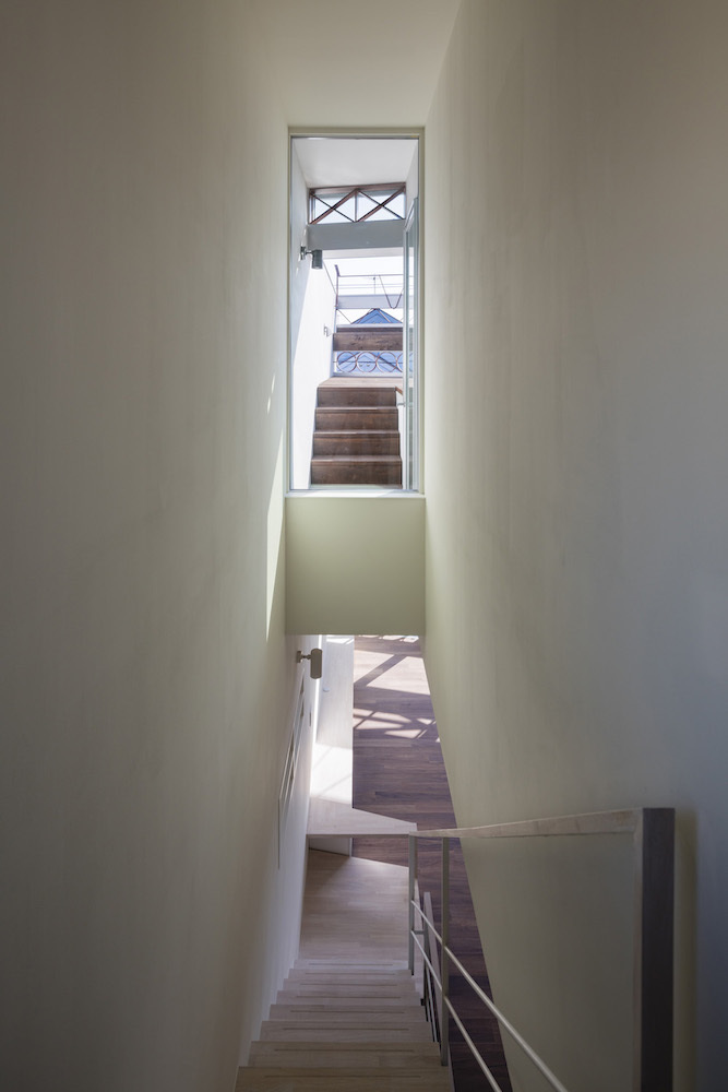 Remodeled House to get an Interior Full of Light and Open Spaces-12