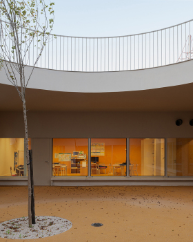 Caselas School and Kindergarten / Site Specific Arquitectura + Patrícia Marques e Paulo Costa
