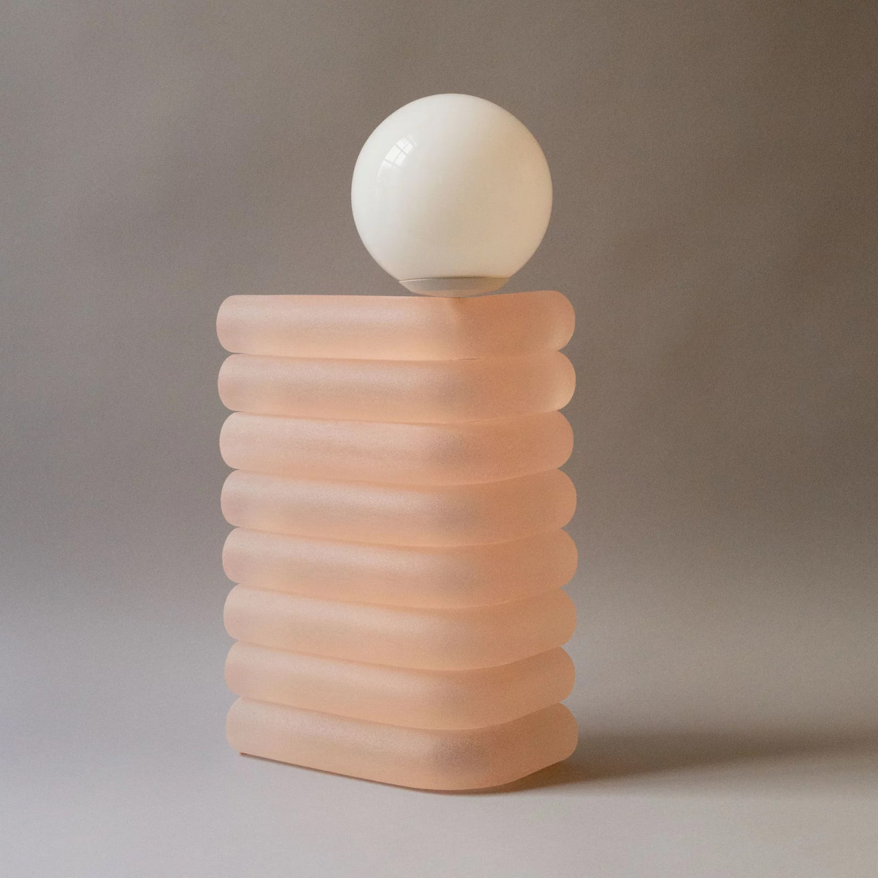 加州设计团队打造“果汁感”智能灯具,致敬大师经典-9