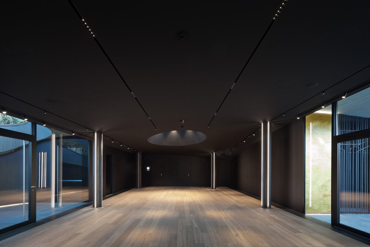 弗朗茨·克拉勒品牌南蒂罗尔地区奢侈品购物建筑设计-30