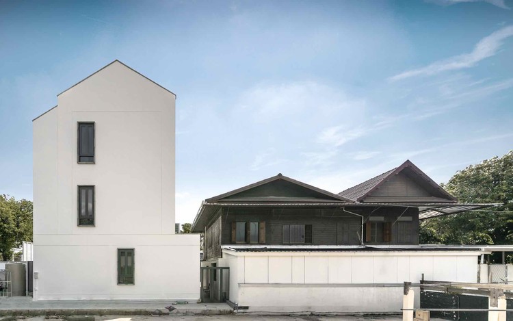 泰国 Baan Bangpok 家庭住宅，垂直螺旋楼梯设计-2