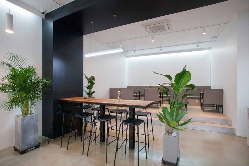 26 坪现代白色咖啡馆设计-11