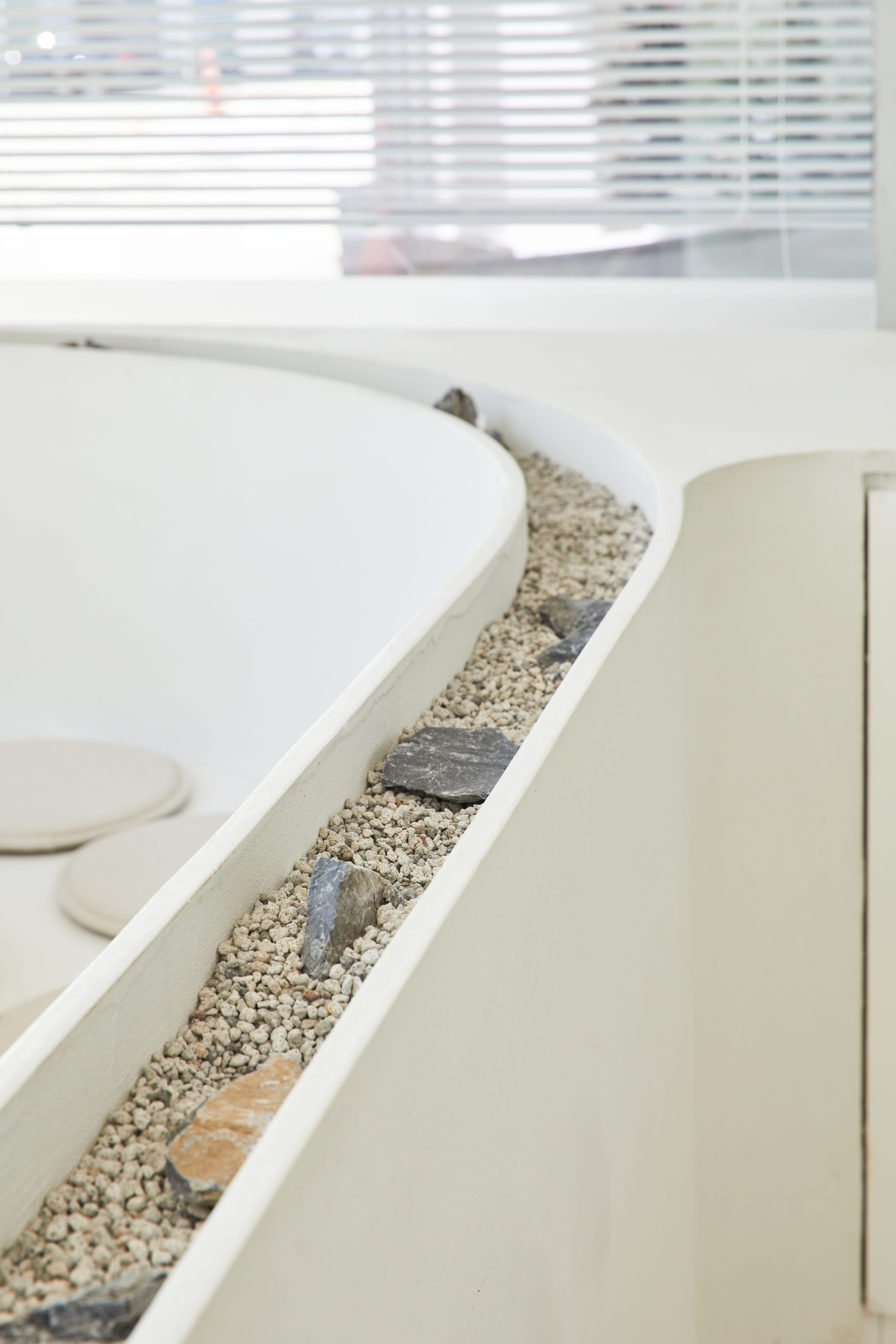 白色梦幻，33 平米咖啡厅的极致设计-17